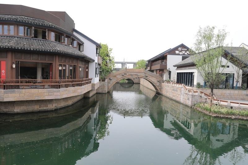 闽南千年渔村蟳埔：簪花成海引客来